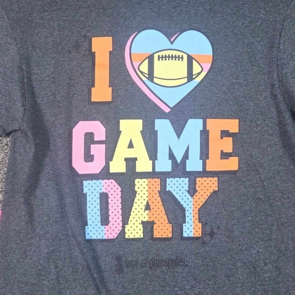 Love & Pineapples T-Shirt Women S Grey I Heart Game Day Football Graphic Tee